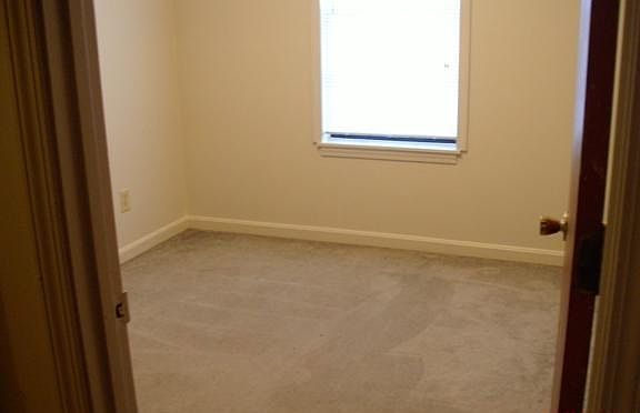 5th image of 720 E Lincoln Trail Blvd APT 4