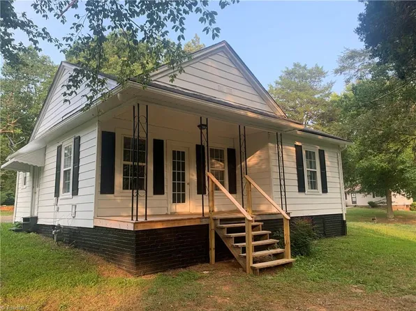 869 Circle Dr, Eden, NC 27288
