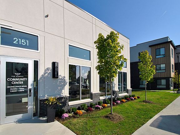 2nd image of 2151 E Big Beaver Rd #5-308