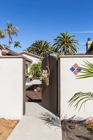 3490 Seacrest Dr — Photo 4