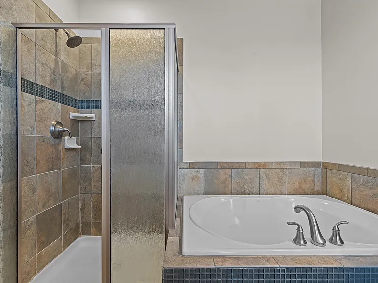 10410 Sablewood Dr #111 — Photo 16