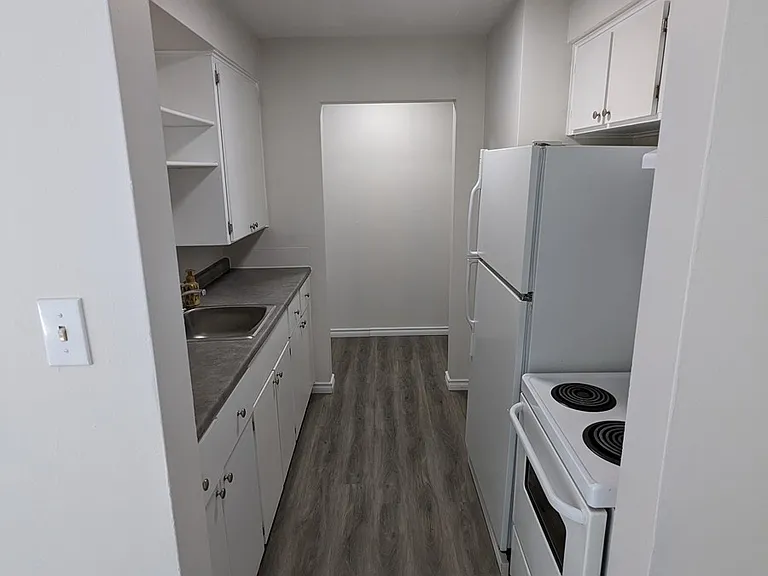 236 Louisa St #9B — Photo 6