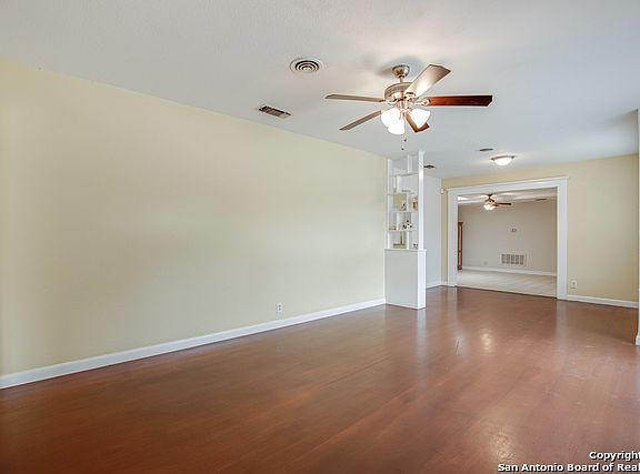 5th image of 118 Rolling Green Dr