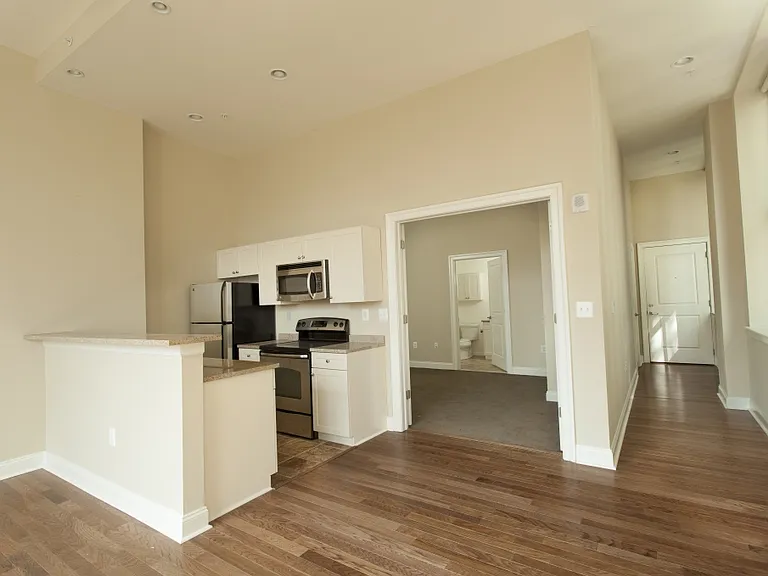 320 Walnut — Photo 3