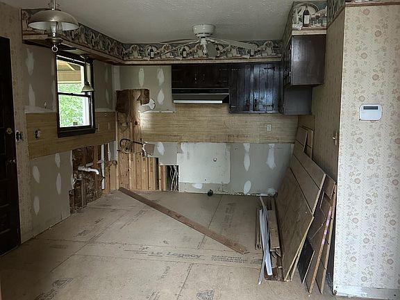 2nd image of 35615 Washington Spring Rd
