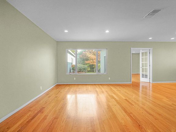 4th image of 2744 Ceilhunt Ave