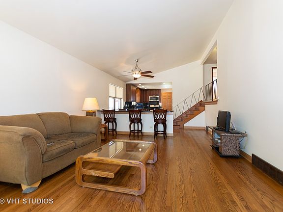 2nd image of 10725 S Leclaire Ave