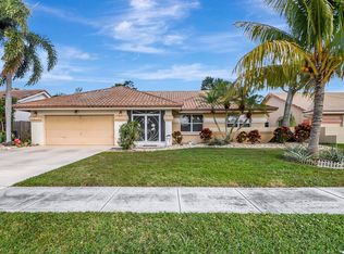 9768 Sun Pointe Dr, Boynton Beach, FL 33437