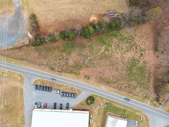 4th image of 1885 Old Mountain Rd