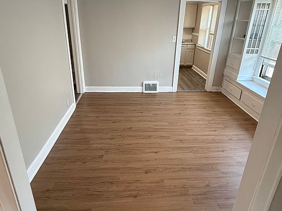 2nd image of 13619 Kelso Ave
