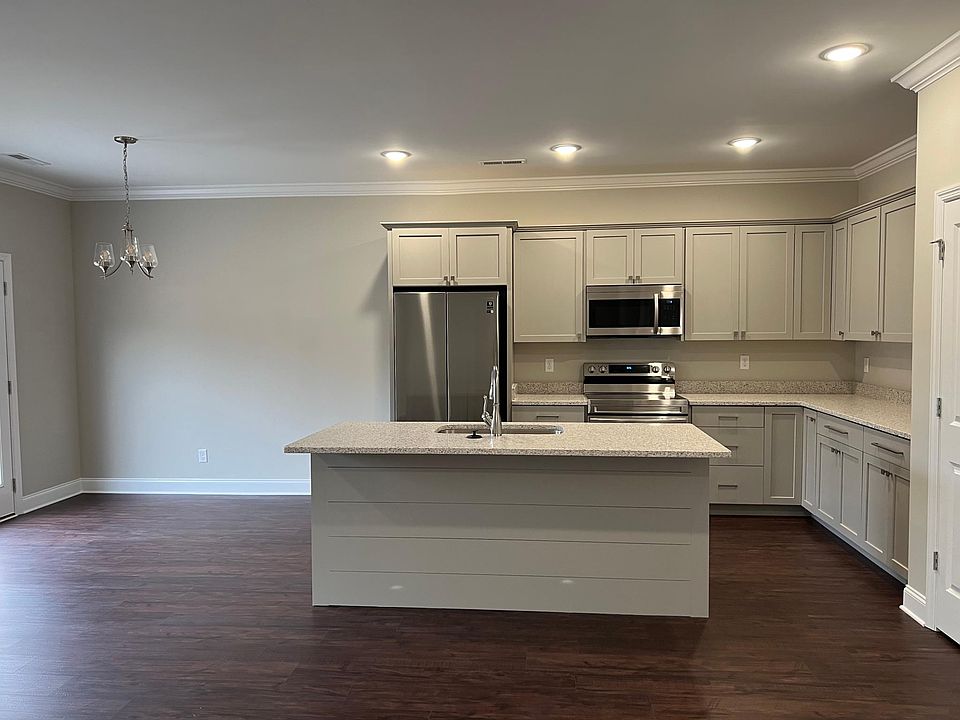 2nd image of 519 Bellingham Dr NE
