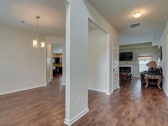 4th image of 815 Hay Meadow Dr