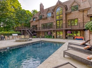 3501 Royal Fox Dr, St Charles, IL 60174