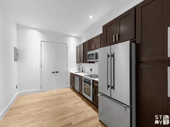 1130 Manhattan Avenue image 1 of 10