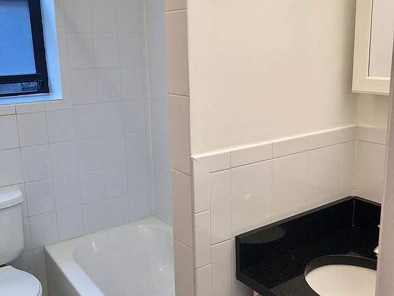 4th image of 338 E 15th St APT 4E