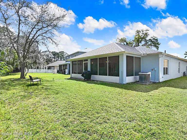 1652 La Maderia Dr SW — Photo 37