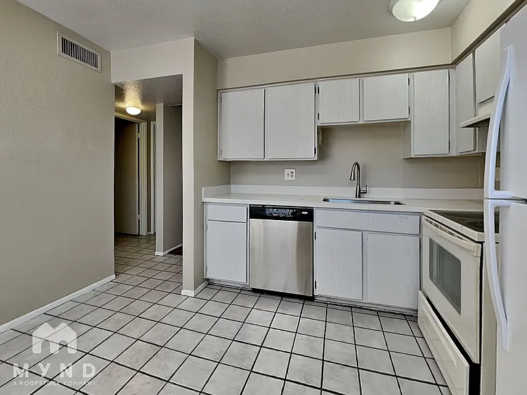 8343 N 59th Dr — Photo 3