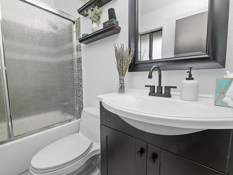 24166 Cresta Dr — Photo 15