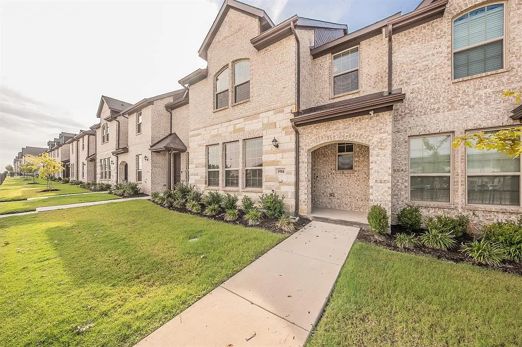3 bed, 2.5 bath, 1801 sqft, $2,850 — Photo 3