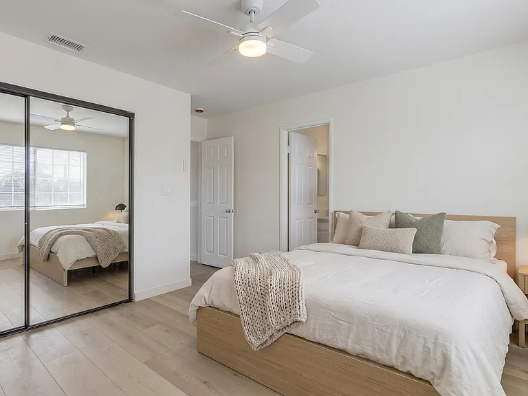 519 E Walnut Ave #4 — Photo 3