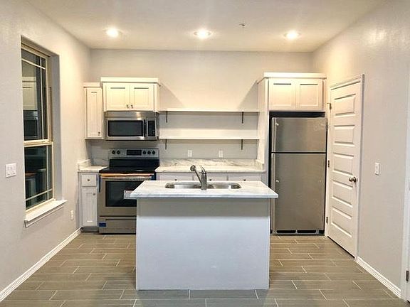 3rd image of 409 E Ebony Ave #4