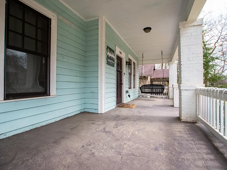 703 Erin Ave SW — Photo 5