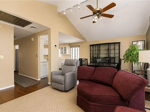 3rd image of 47 Stanley Cir