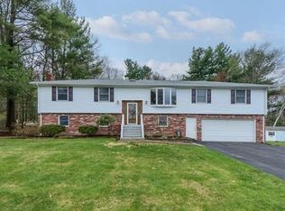 41 Sesame St, Tewksbury, MA 01876