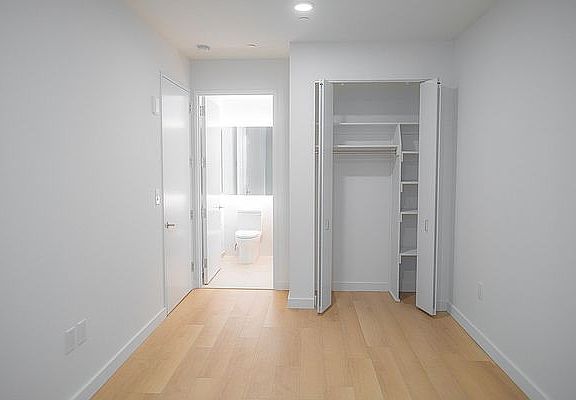 4th image of 20 Broad St #1411
