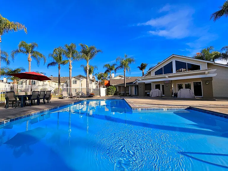 Citrus Court Apartments — Photo 40