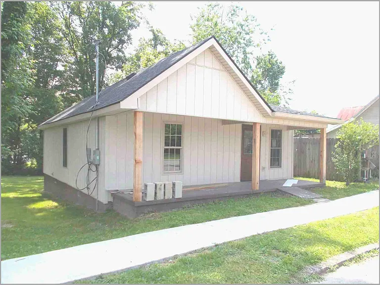146 S Madison Ave — Photo 1