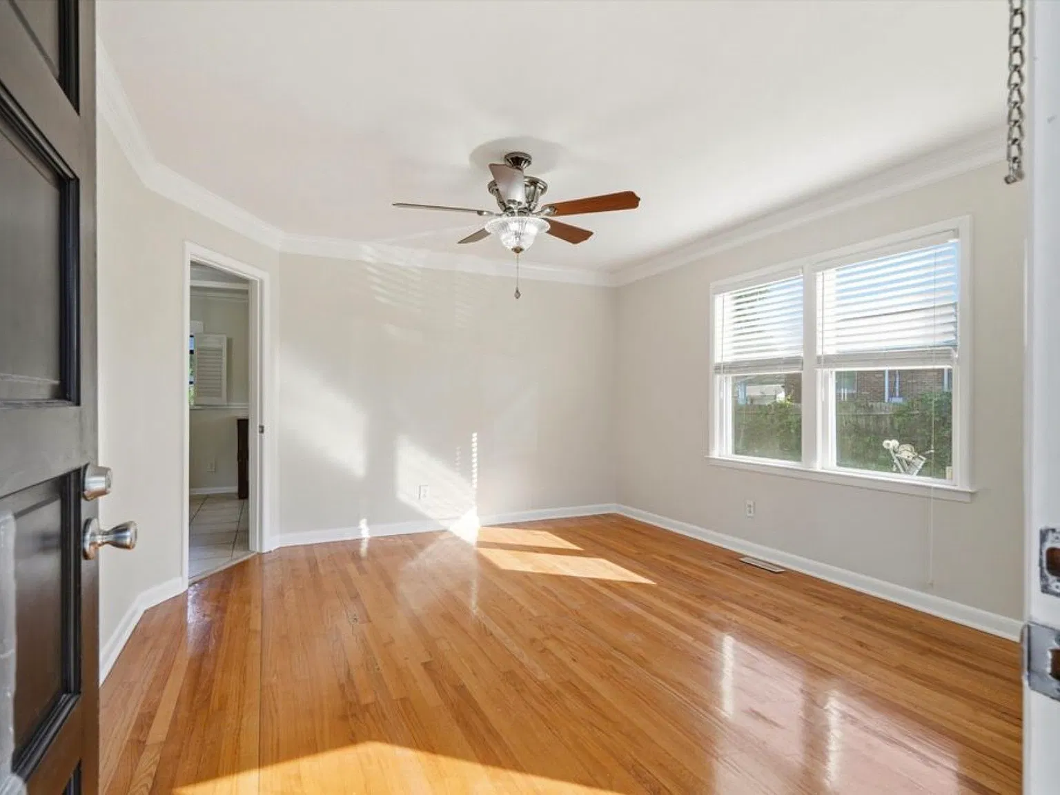 3 bed, 1185 sqft, $2,400 — Photo 4
