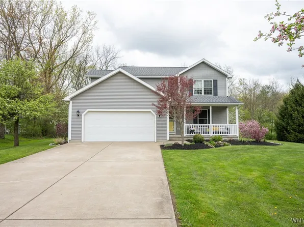 11686 Parkwood Dr, Alden, NY 14004