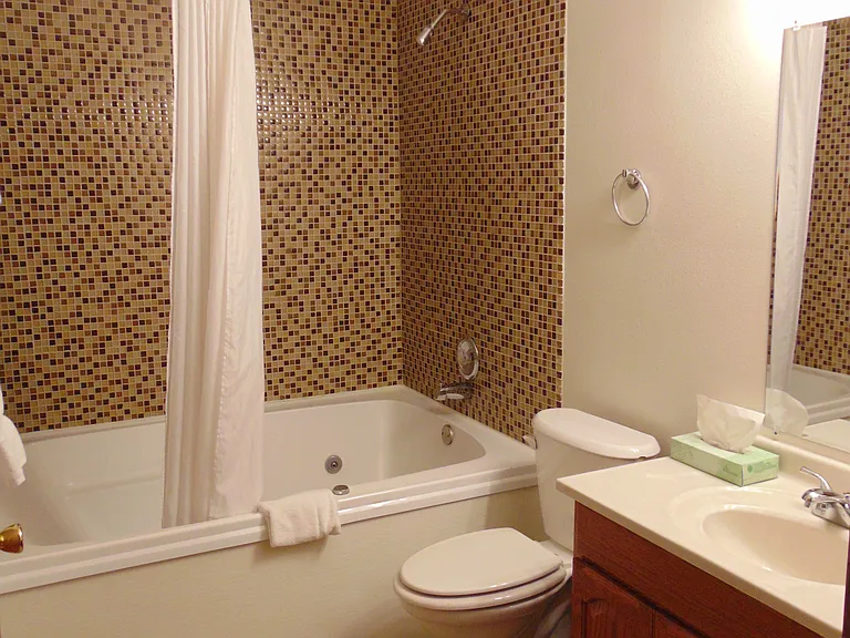 Alexis Manor — Photo 10