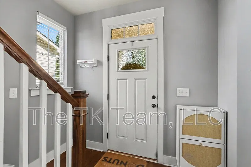 3 bed, 2.5 bath, 1406 sqft, $2,200 — Photo 2