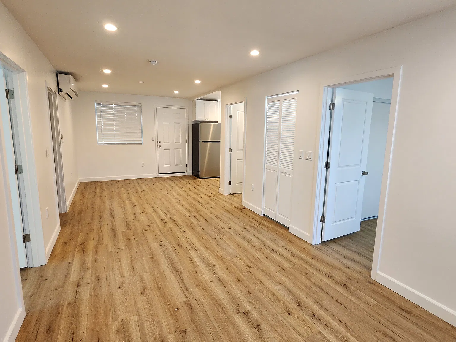 3 bed, 1075 sqft, $2,600 — Photo 4