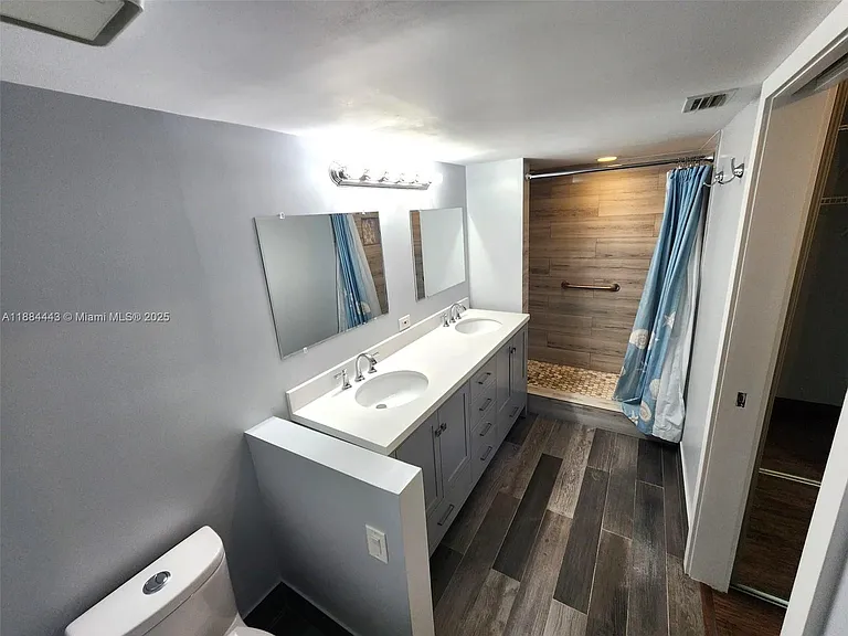 1150 SW 118th Ter — Photo 9