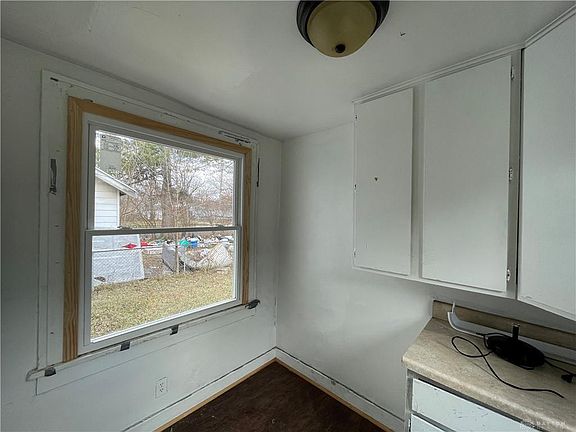 3rd image of 582 Gramont Ave