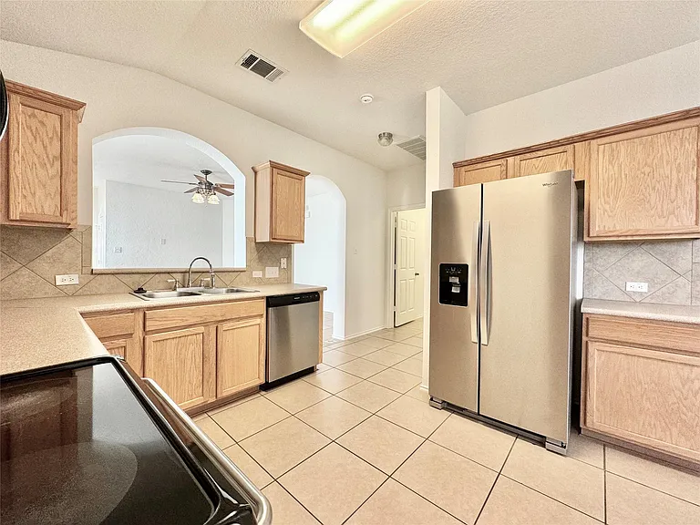 1015 Aiken Dr — Photo 7