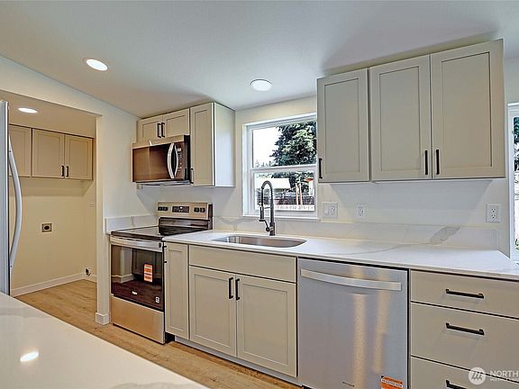 3rd image of 663 Chapman Road