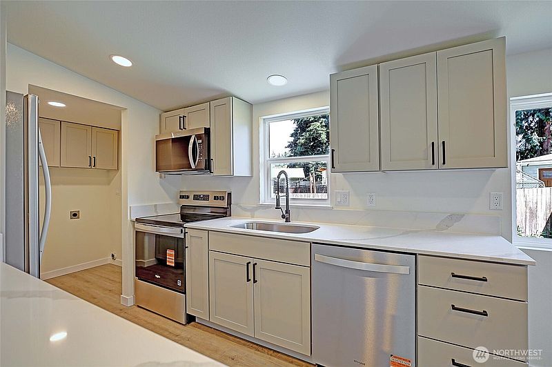 3rd image of 663 Chapman Road