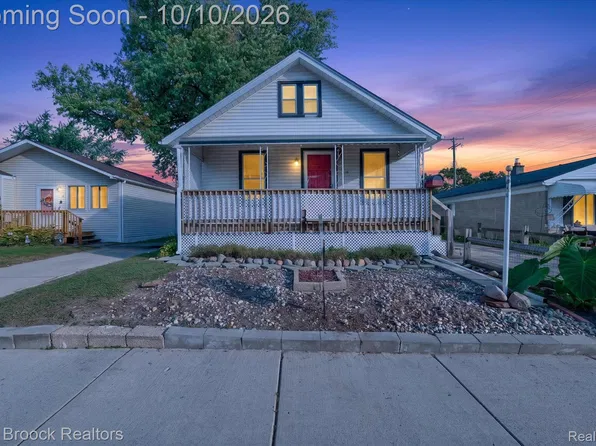 36 W Brickley Ave, Hazel Park, MI 48030