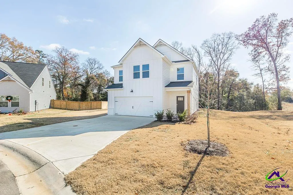 4 bed, 2.5 bath, 2009 sqft, $2,300 — Photo 1