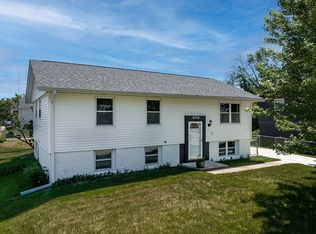 6702 Inwood Ln NE, Cedar Rapids, IA 52402