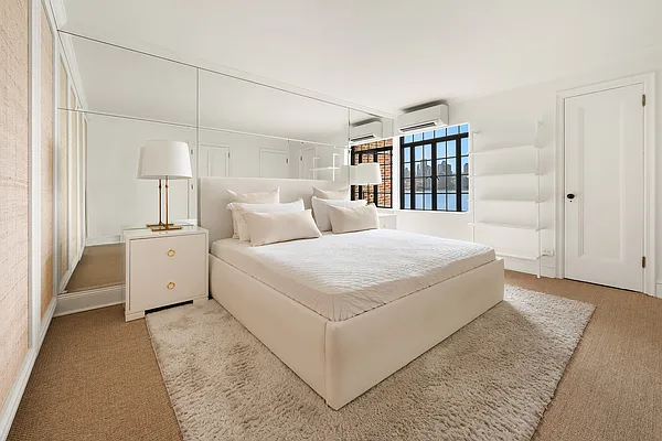Bedroom, photo 1