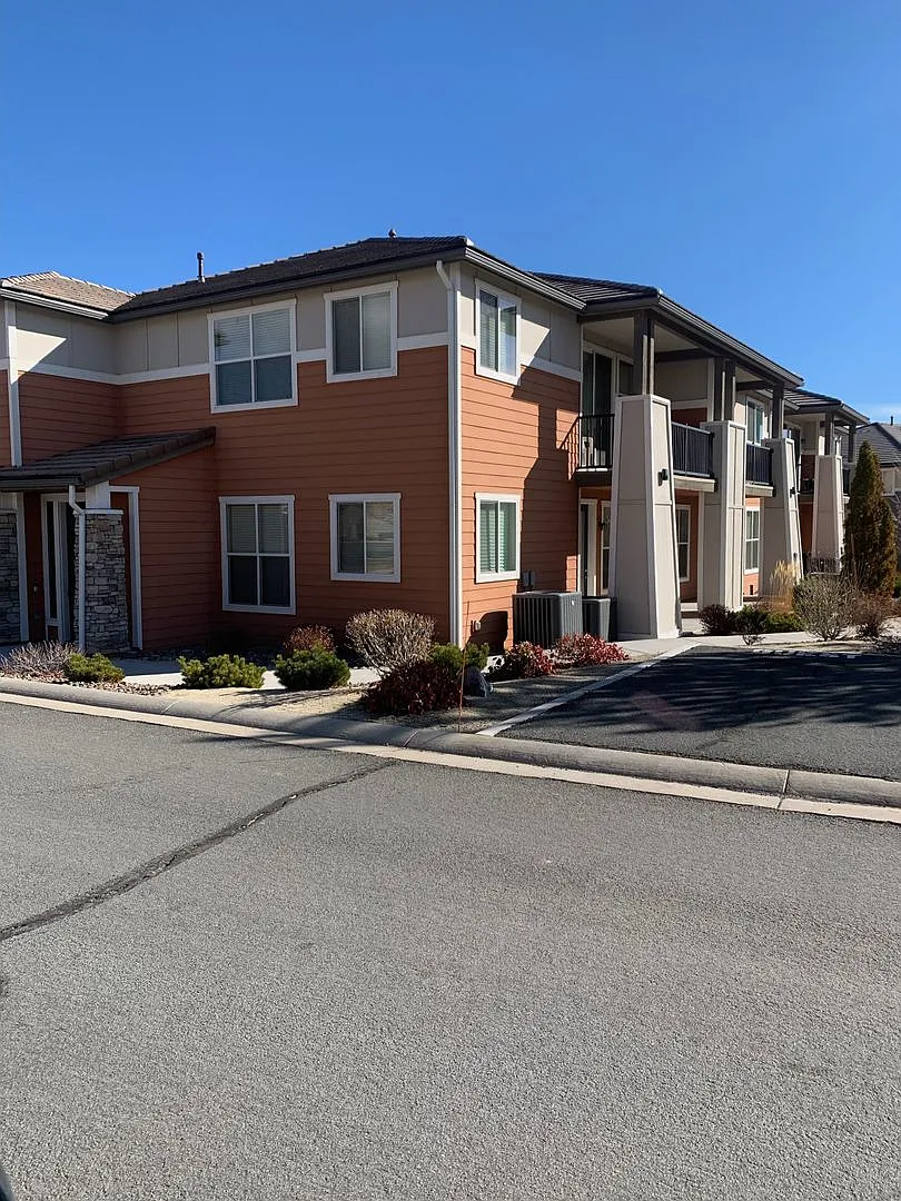 Gorgeous 2 Bed/2 Bath Townhome with Attached Garage Near Los Altos Parkway! — Photo 1