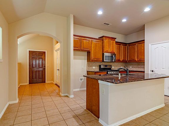 5th image of 2304 Aurora Dr