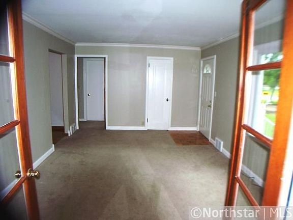 2nd image of 142 Oakglen Dr
