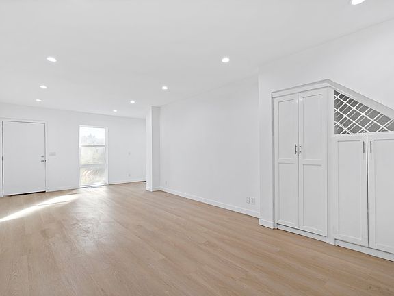 4th image of 1659 Micheltorena St
