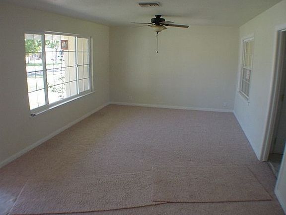 3rd image of 1623 W Saginaw Way
